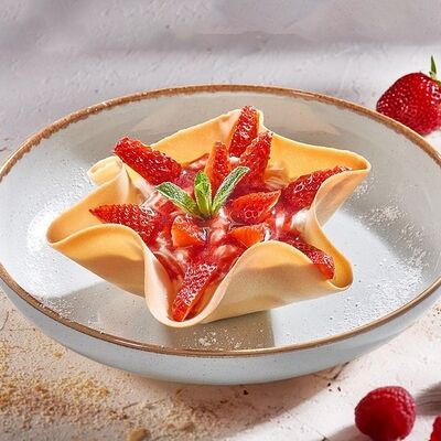 Корзиночка с клубникой в Pizzarella36 по цене 690 ₽