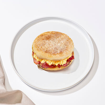 Маффин сочный бекон в Много лосося по цене 300