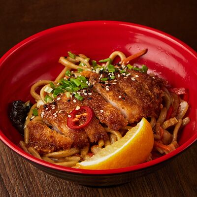 Лапша с хрустящим цыпленком в Рамен с уткой по цене 790 ₽