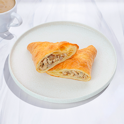 Слойка с курицей в Магбургер & Братья Караваевы по цене 150