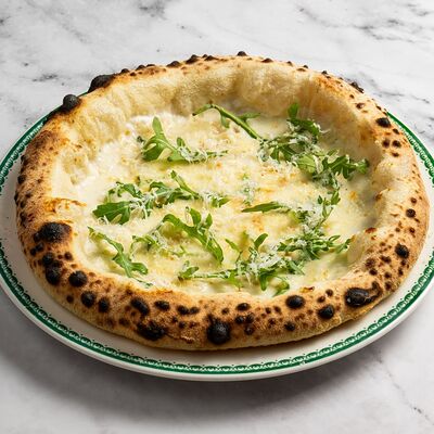 Пицца Кватро Формаджи в Bona по цене 940 ₽