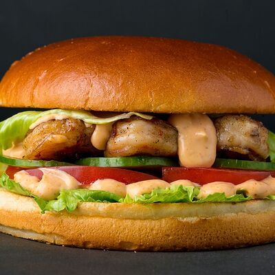 Бургер Мангал с креветкой в МАНГАЛКОФЕ по цене 520 ₽