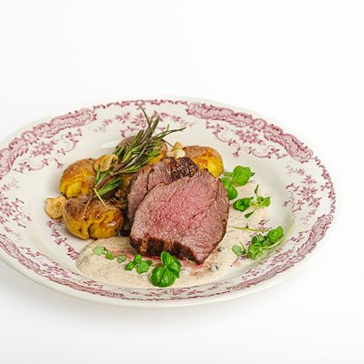 Говяжья вырезка в перечном соусе с бейби картофелем в Bimi Vita по цене 1190 ₽
