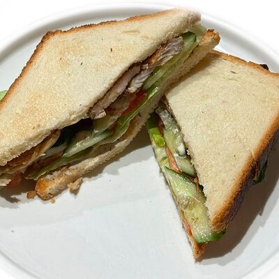 Сандвич с куриной грудкойв Дом по цене 600 ₽