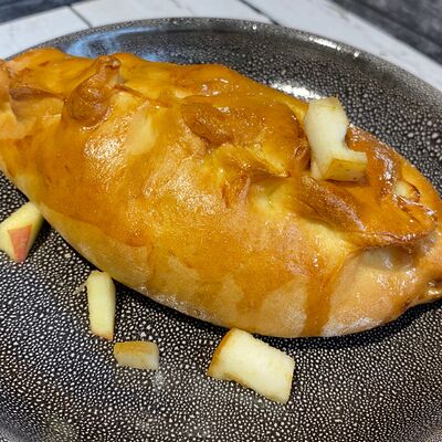 Пирожок с яблоком в Гурман на яузе по цене 100 ₽