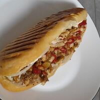Фино-бургер с курицей по-египетски в Red Camel Египетская кухня