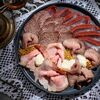 Тарелка мясных деликатесов в Хачапури тетушки Марико по цене 995