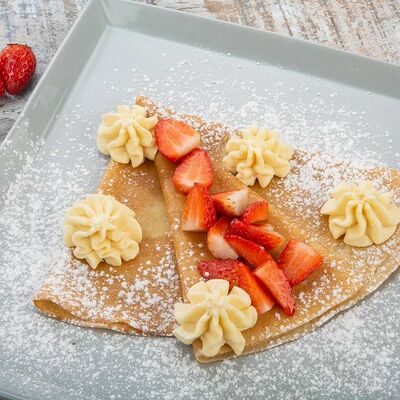 Создай свой десерт на блине или вафле в Creperie по цене 213 ₽