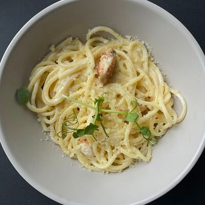 Паста с курочкой и пармезаном в Бекки бар по цене 360 ₽