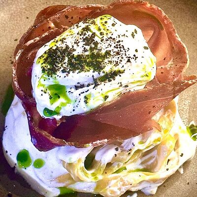 Тальятелле с пашотом и пармой в Moonlight Cafe по цене 1190 ₽