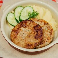 Котлеты по-домашнему с толченым молодым картофелем в Вареник