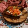 Брускетта с лососем в Хочу харчо по цене 590