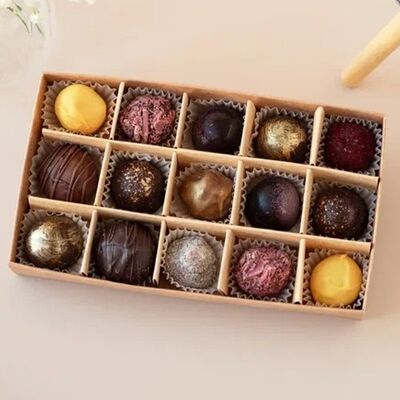 Набор шоколадных конфет ручной работы в Фыр Фыр по цене 1260 ₽