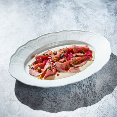 Домашний ростбиф с устричным соусом в Гастродача Вселуг по цене 850 ₽