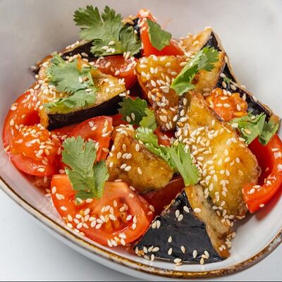 Тёплый салат из баклажанов в Khaan baikal по цене 520 ₽