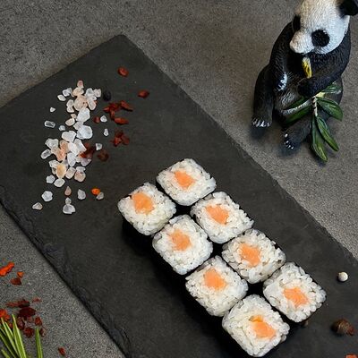 Ролл Лосось в Panda Sushi по цене 329 ₽