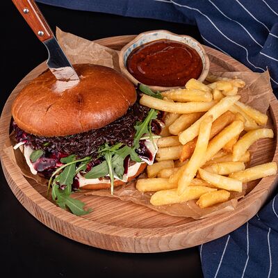 Бургер с мякотью козлёнка в Океан по цене 1390 ₽