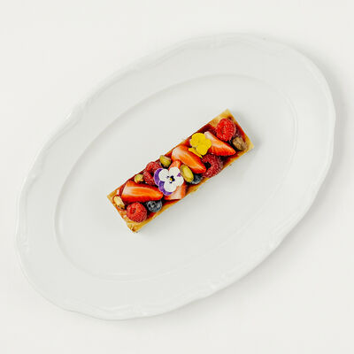 Фисташковая запеканка со свежими ягодами в Магадан по цене 580 ₽