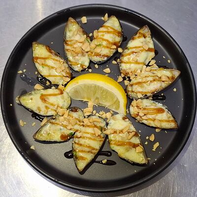 Мидии с пармезаном и арахисом в Паркофка по цене 450 ₽