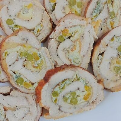 Рулет с беконом, ветчиной и сыром в Сказка Востока по цене 400 ₽