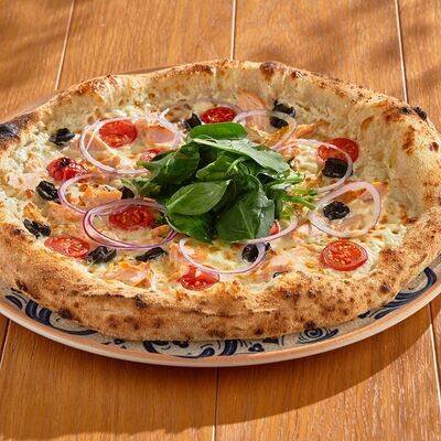 Пицца с копченым лососем в Russo Italiano по цене 990 ₽