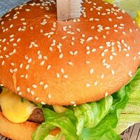 Домашний бургер средний в Ресторан Хата возле Шереметьево