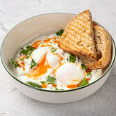 Турецкий завтрак с яйцами пашот и мятным кремом в Шоколадница по цене 490 ₽