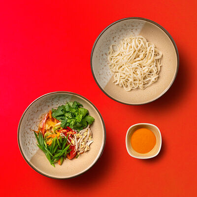 Вок с курицей, лапшой удон и соусом том ям в VASILCHUKI Chaihona №1 по цене 410