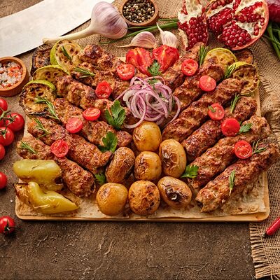 №9 Шашлычный сет из люля-кебабов с овощами Bigв Шашлык Красногорск по цене 14750 ₽