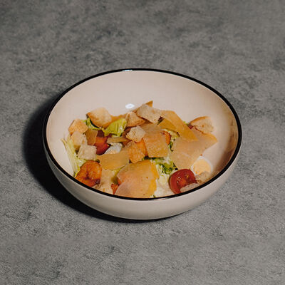 Цезарь с тигровыми креветками Д в Tinto по цене 870 ₽