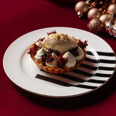 Тарталетка с ганашом, эстрагоном и халвой в Cristal по цене 650 ₽