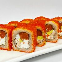 Ролл с тигровой креветкой и лососем в Sushi&wok