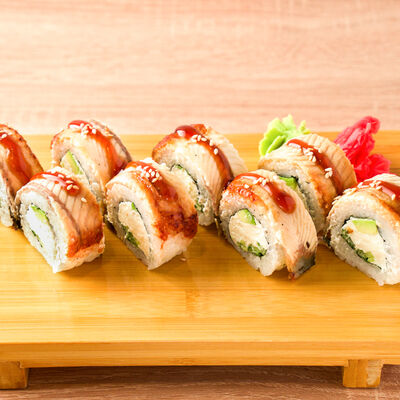 Фирменный Нагойя ролл в Вкусно Суши по цене 599
