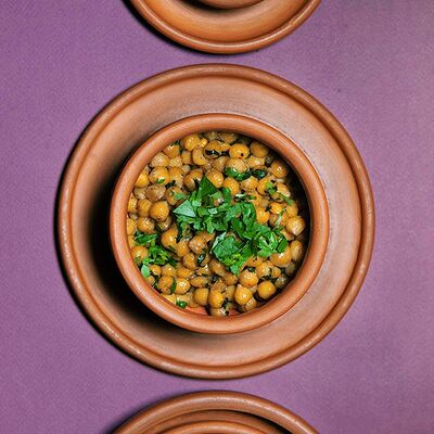 Томленый нут с аджикой в Хачапури и вино по цене 105 ₽