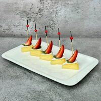 Канапе с сыром бри и клубникой в Food Embassy Гастролофт Юлии Высоцкой