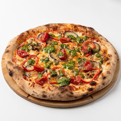 Вегетарианская пицца с баклажанами гриль и соусом песто в Кафе МилАриЯ по цене 1131 ₽