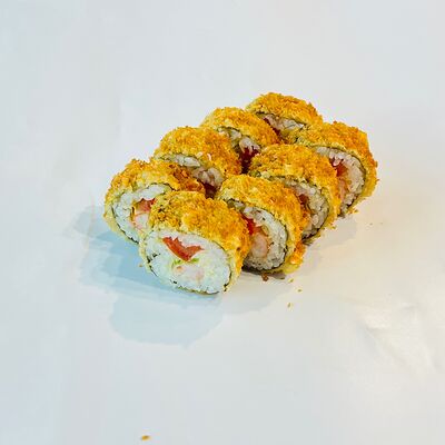 Горячий ролл Цезарь с креветкой в SUSHI WOW по цене 410 ₽