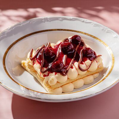 Тирамису вишня-шоколад в Lines по цене 550 ₽