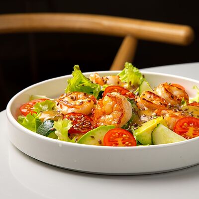 Салат с креветками и тайским соусом в Forest по цене 810 ₽