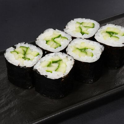 Ролл с огурцом в Momo Chicken Korean по цене 322 ₽