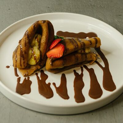 Блины безглютеновые с бананом и шоколадом в Крапива по цене 640 ₽