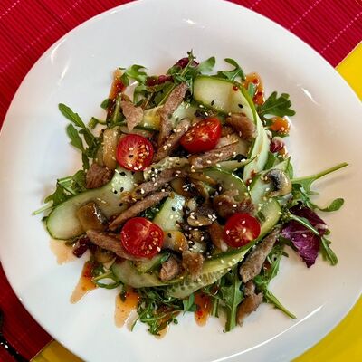 Теплый салат с телятиной в Уфтанма по цене 569 ₽