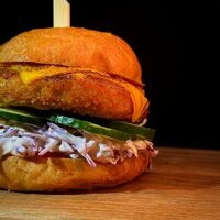 Бургер Чиназесс в Red Rocket Bar