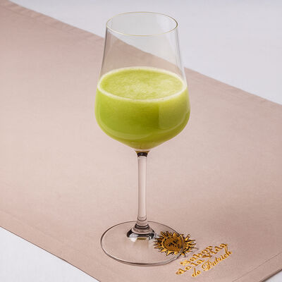 Яблочный свежевыжатый сок в Sabor de la Vida по цене 480 ₽