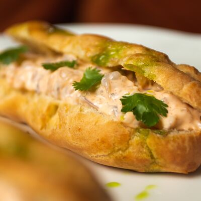 Эклеры с креветкой в Опера по цене 468 ₽