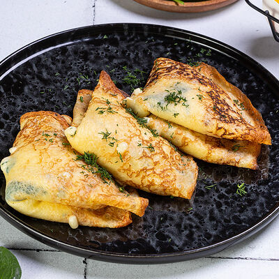 Блины с сулугуни и шпинатом в Чайка по цене 380 ₽