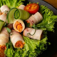 Рулетики из копчёной грудинки с хреном в Ярды Superbar