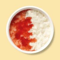 Каша рисовая с клубникой в Шаверно