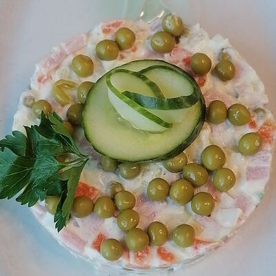 Салат Оливье в Вкусное место по цене 200 ₽