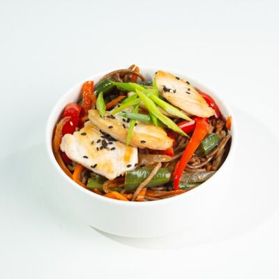 Гречневая лапша с курицей в ЁБИСАН по цене 879 ₽